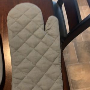 Pot holders and oven Mitt